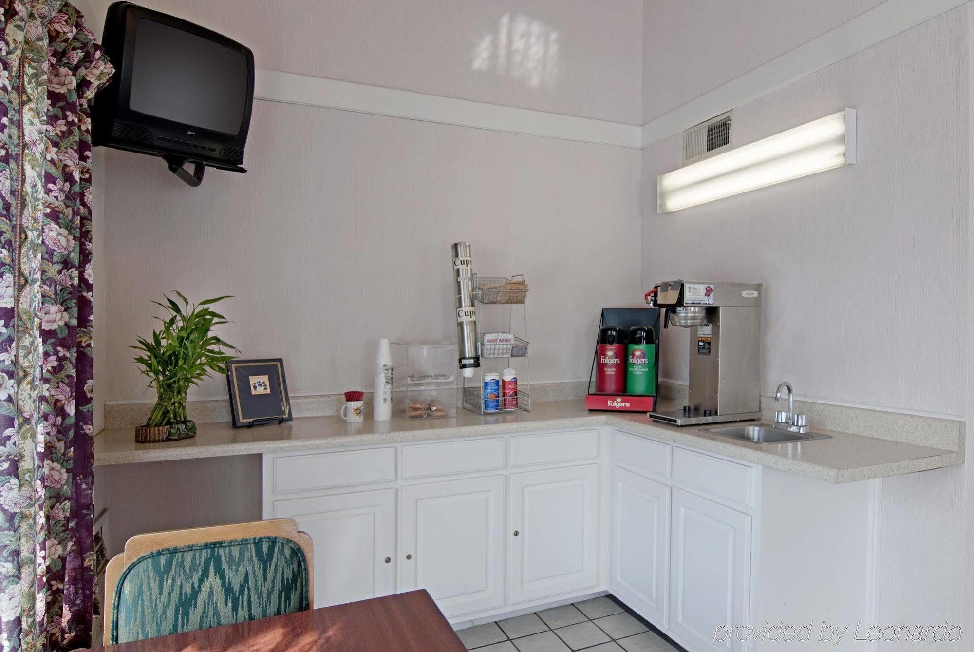 Travel Inn Of Буфорд Ресторан фото